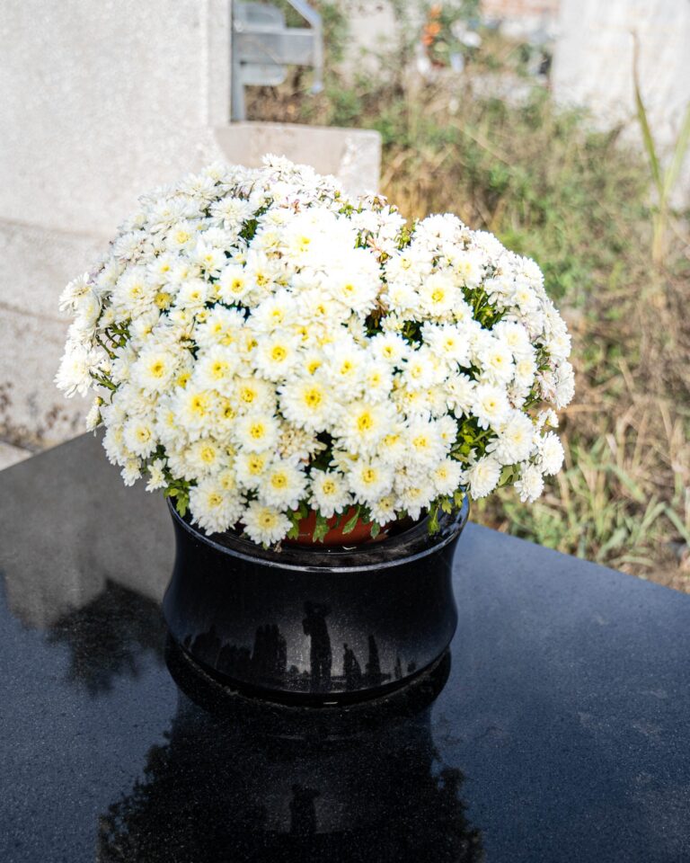 Jardinieră funerară din granit